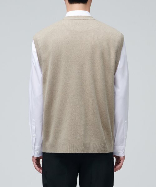 MUSINSA STANDARD（ムシンサスタンダード）の「ラムウールクルーネックニットベスト[ベージュ]（ニット/セーター・メンズ・その他・SMALL/MEDIUM/LARGE/X-LARGE/XX-LARGE）」の4枚目の写真