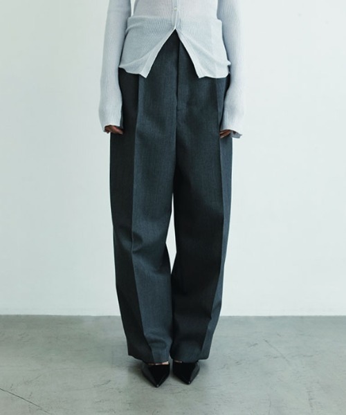 ETRE TOKYO(エトレトウキョウ)の「SANTEワンタックセンタークリースパンツ(その他パンツ・レディース・グレー/ブラウン・M/S)」の2枚目の写真