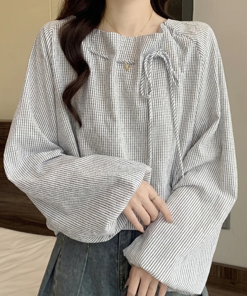 cammie(キャミー)の「ストライプオフショルダートップス(シャツ/ブラウス・レディース・ホワイト/ネイビー・M/L)」の1枚目の写真