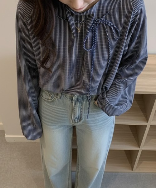 cammie(キャミー)の「ストライプオフショルダートップス(シャツ/ブラウス・レディース・ホワイト/ネイビー・M/L)」の4枚目の写真
