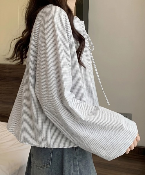 cammie(キャミー)の「ストライプオフショルダートップス(シャツ/ブラウス・レディース・ホワイト/ネイビー・M/L)」の6枚目の写真