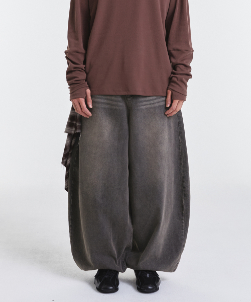 KICHUL(キチョル)の「BALLOON FIT DENIM PANTS (DARK BROWN)(デニムパンツ・メンズ・その他・SMALL/LARGE/MEDIUM/X-SMALL)」の2枚目の写真