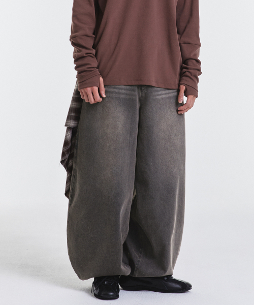 KICHUL(キチョル)の「BALLOON FIT DENIM PANTS (DARK BROWN)(デニムパンツ・メンズ・その他・SMALL/LARGE/MEDIUM/X-SMALL)」の4枚目の写真