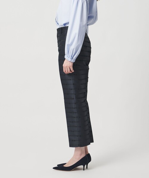 UNITED ARROWS（ユナイテッドアローズ）の「リボン カットジャガード パンツ（スラックス・レディース・ブラック/ネイビー・40/38/36）」の9枚目の写真