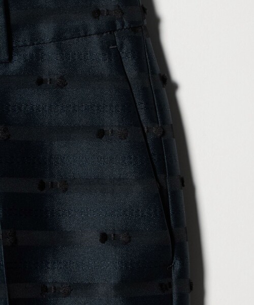 UNITED ARROWS（ユナイテッドアローズ）の「リボン カットジャガード パンツ（スラックス・レディース・ブラック/ネイビー・40/38/36）」の14枚目の写真