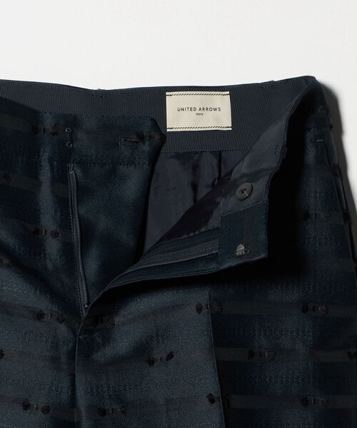 UNITED ARROWS（ユナイテッドアローズ）の「リボン カットジャガード パンツ（スラックス・レディース・ブラック/ネイビー・40/38/36）」の16枚目の写真