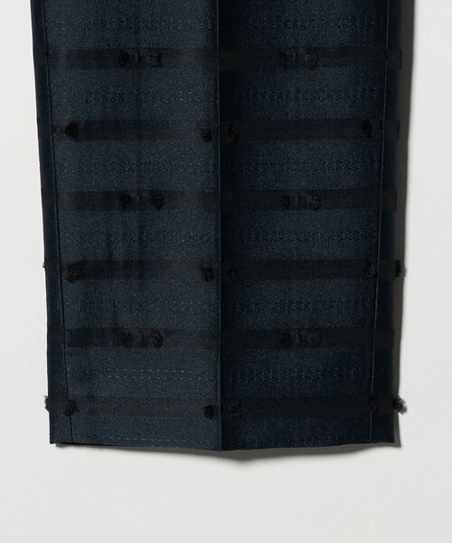 UNITED ARROWS（ユナイテッドアローズ）の「リボン カットジャガード パンツ（スラックス・レディース・ブラック/ネイビー・40/38/36）」の17枚目の写真