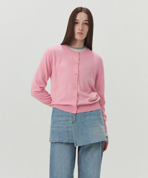 LEVAR(レバー)の「Classic Round Knit Cardigan - Bubble Pink(カーディガン/ボレロ・レディース・ピンク・FREE)」の1枚目の写真