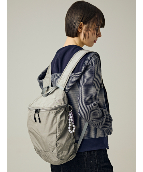 Salad bowls（サラダボール）の「500 LIP Light Backpack [GRAY]（バックパック/リュック・レディース・ライトグレー・FREE）」の5枚目の写真
