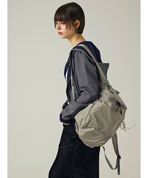 Salad bowls（サラダボール）の「500 LIP Light Backpack [GRAY]（バックパック/リュック・レディース・ライトグレー・FREE）」の6枚目の写真
