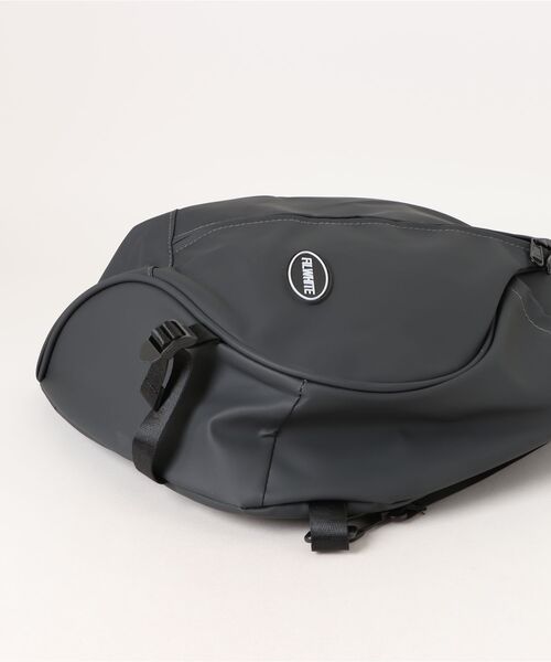 WESTBOY（ウエストボーイ）の「ユニセックス マット メッセンジャー ショルダーバッグ WO25W12BG08（ショルダーバッグ・メンズ・グレー/グリーン・FREE）」の4枚目の写真