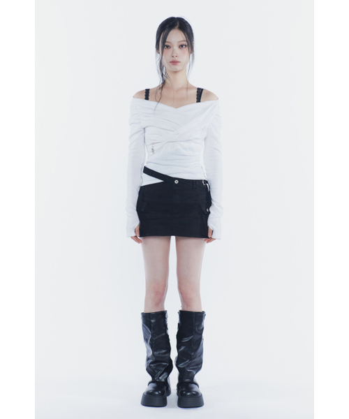 PAIN OR PLEASURE（ペインオアプレジャー）の「SOFT DRAPED OFF SHOULDER TOP white（Tシャツ/カットソー・レディース・その他・MEDIUM/SMALL）」の2枚目の写真