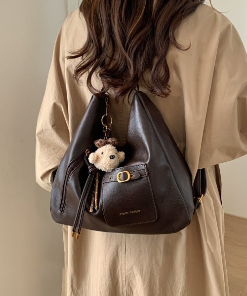 FREE STYLISTS（フリー スタイリスト）の「Y2K チャーム付き大容量バッグ ショルダーバッグ＆斜め掛けバッグ デイリー＆通勤用/3WAY（ショルダーバッグ・レディース・ブラック/ダークブラウン・FREE）」の11枚目の写真