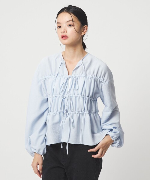 EMMEL REFINES(エメルリファインズ)の「<EMMEL REFINES>EM コードレーン リボンギャザー ブラウス(シャツ/ブラウス・レディース・ブラック/ライトブルー/ホワイト・FREE)」の3枚目の写真