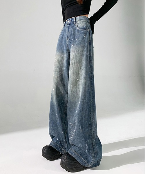 &soiree(アンドソワレ)の「ラインビジューワイドデニムパンツ(デニムパンツ・レディース・ブルー・X-SMALL/SMALL/MEDIUM/LARGE/X-LARGE)」の4枚目の写真