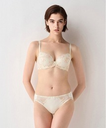 Triumph（トリンプ）の「【カラバリ豊富!WEB限定ブラ&ショーツセット】トリンプ 美胸ソフトブラ クラッシーペタルズ【B","C","D","E","Fカップ】WHU + Hikini 34 Y3 S1 RL1（ブラ&ショーツ）」
