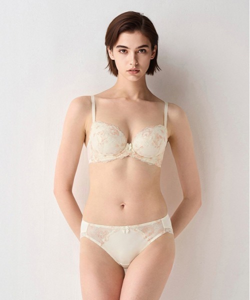 Triumph(トリンプ)の「【カラバリ豊富!WEB限定ブラ&ショーツセット】トリンプ 美胸ソフトブラ クラッシーペタルズ【B,C,D,E,Fカップ】WHU + Hikini 34 Y3 S1 RL1(ブラ&ショーツ・レディース・アイボリー/グリーン/ネイビー/ライトイエロー/グレイッシュブルー/オレンジ・C65M/B75M/B70M/B65M/E75L/E70M/E65M/D80L/D75L/D70M/D65M/C80L/C75L/C70M/F70M/F65M/E80L/F80L/F75L)」の5枚目の写真