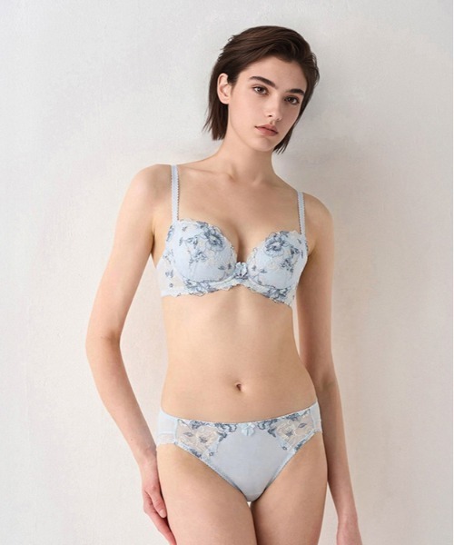 Triumph(トリンプ)の「【カラバリ豊富!WEB限定ブラ&ショーツセット】トリンプ 美胸ソフトブラ クラッシーペタルズ【B,C,D,E,Fカップ】WHU + Hikini 34 Y3 S1 RL1(ブラ&ショーツ・レディース・アイボリー/グリーン/ネイビー/ライトイエロー/グレイッシュブルー/オレンジ・C65M/B75M/B70M/B65M/E75L/E70M/E65M/D80L/D75L/D70M/D65M/C80L/C75L/C70M/F70M/F65M/E80L/F80L/F75L)」の4枚目の写真