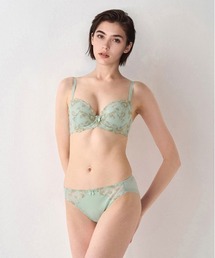 Triumph（トリンプ）の「【カラバリ豊富!WEB限定ブラ&ショーツセット】トリンプ 美胸ソフトブラ クラッシーペタルズ【B","C","D","E","Fカップ】WHU + Hikini 34 Y3 S1 RL1（ブラ&ショーツ）」
