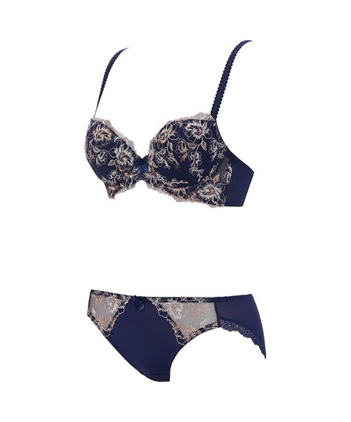 Triumph(トリンプ)の「【カラバリ豊富!WEB限定ブラ&ショーツセット】トリンプ 美胸ソフトブラ クラッシーペタルズ【B,C,D,E,Fカップ】WHU + Hikini 34 Y3 S1 RL1(ブラ&ショーツ・レディース・アイボリー/グリーン/ネイビー/ライトイエロー/グレイッシュブルー/オレンジ・C65M/B75M/B70M/B65M/E75L/E70M/E65M/D80L/D75L/D70M/D65M/C80L/C75L/C70M/F70M/F65M/E80L/F80L/F75L)」の17枚目の写真