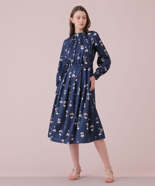 ANAYI（アナイ）の「ボタニカルサテンプリントタック ワンピース（ワンピース・レディース・ホワイト/ネイビー・34/38/36）」の21枚目の写真