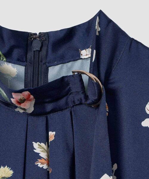 ANAYI（アナイ）の「ボタニカルサテンプリントタック ワンピース（ワンピース・レディース・ホワイト/ネイビー・34/38/36）」の10枚目の写真