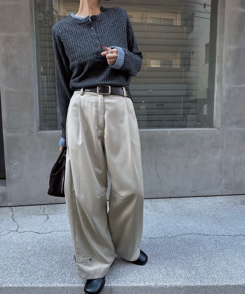 nananamoe（ナナナモエ）の「hem belt curve line loose PT（スラックス・レディース・ダークグレー/ベージュ/ブラウン・M/S）」の4枚目の写真