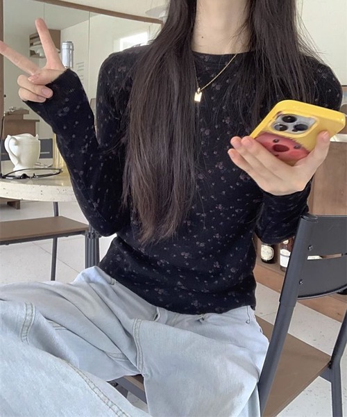 lulufa（ルルファ）の「フラワーモチーフリブロンT（Tシャツ/カットソー・レディース・ブラック/アイボリー/グレー・LARGE/MEDIUM）」の6枚目の写真