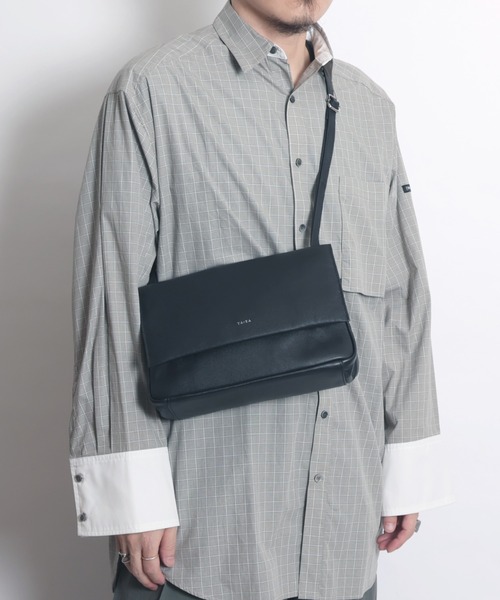 YArKA（ヤーカ）の「【YArKA/ヤーカ】real leather 2way retro bag [Alnitak9] / 2wayレトロデザインバッグ（ショルダーバッグ・レディース・ブラック・FREE）」の8枚目の写真