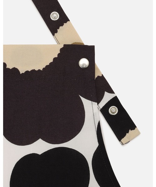 marimekko(マリメッコ)の「Pieni Unikko / Apron(エプロン・レディース・ブラック・FREE)」の3枚目の写真