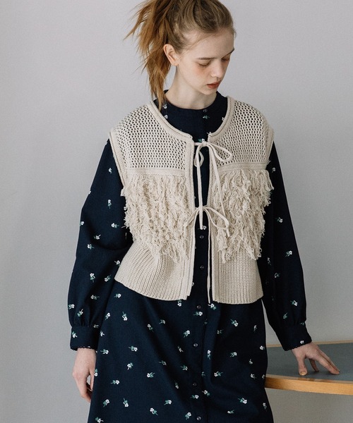 POU DOU DOU（プードゥドゥ）の「2wayループ編みニットベスト（ベスト・レディース・ダークグレー/オレンジ/アイボリー・3）」の6枚目の写真