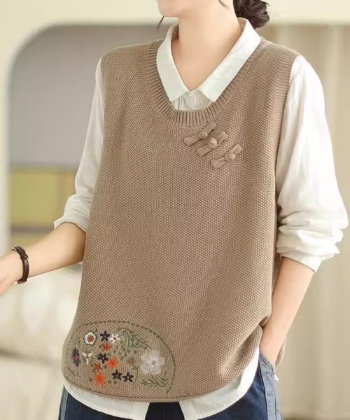 Flugge(フラッジー)の「花柄刺繍ニットベスト(ベスト・レディース・グリーン/ブラウン/ネイビー/ベージュ/レッド・FREE)」の9枚目の写真
