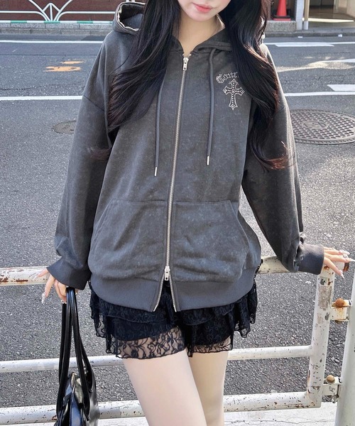 INGNI(イング)の「ムラ染めバックラインストーンクロスジップパーカー(パーカー・レディース・チャコールグレー/グレー/ブラック・M)」の3枚目の写真