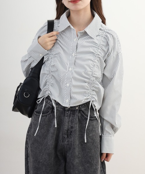 atONE(アットワン)の「ショート丈 フロントシャーリング シャツ(シャツ/ブラウス・レディース・ホワイト系7/ブルー系/サックスブルー/オフホワイト・F)」の2枚目の写真