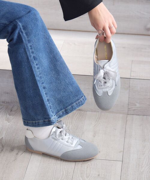 RETRO GIRL（レトロガール）の「サテンリボンスニーカー（その他シューズ・レディース・オフホワイト/シルバー/ピンク・MEDIUM/LARGE）」の11枚目の写真