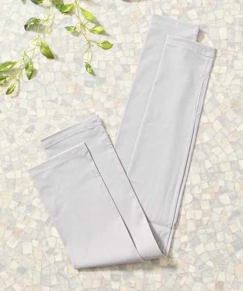 Honeys（ハニーズ）の「【ハニさら・接触冷感・ＵＶカット・遮熱】遮熱アームカバー６０ｃｍ丈（アームカバー・レディース・グレー/アイボリー/ブラック・FREE）」の3枚目の写真