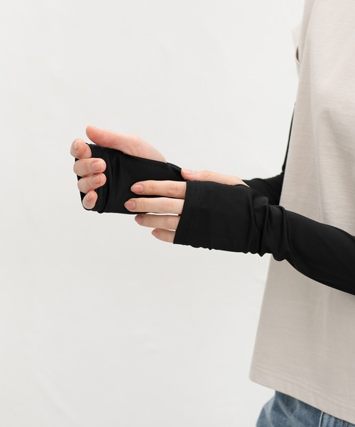 Honeys（ハニーズ）の「【ハニさら・接触冷感・ＵＶカット・遮熱】遮熱アームカバー６０ｃｍ丈（アームカバー・レディース・グレー/アイボリー/ブラック・FREE）」の13枚目の写真