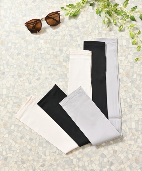 Honeys（ハニーズ）の「【ハニさら・接触冷感・ＵＶカット・遮熱】遮熱アームカバー６０ｃｍ丈（アームカバー・レディース・グレー/アイボリー/ブラック・FREE）」の20枚目の写真