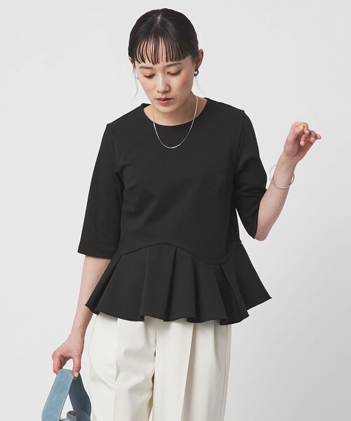 green label relaxing(グリーンレーベルリラクシング)の「イレヘム ペプラム ポンチ プルオーバー カットソー 接触冷感 UVカット(Tシャツ/カットソー・レディース・ベージュ/オフホワイト/ブラック・FREE)」の2枚目の写真