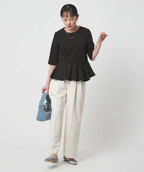 green label relaxing(グリーンレーベルリラクシング)の「イレヘム ペプラム ポンチ プルオーバー カットソー 接触冷感 UVカット(Tシャツ/カットソー・レディース・ベージュ/オフホワイト/ブラック・FREE)」の4枚目の写真