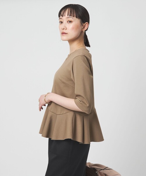 green label relaxing(グリーンレーベルリラクシング)の「イレヘム ペプラム ポンチ プルオーバー カットソー 接触冷感 UVカット(Tシャツ/カットソー・レディース・ベージュ/オフホワイト/ブラック・FREE)」の7枚目の写真