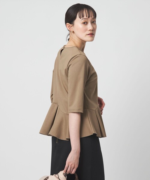 green label relaxing(グリーンレーベルリラクシング)の「イレヘム ペプラム ポンチ プルオーバー カットソー 接触冷感 UVカット(Tシャツ/カットソー・レディース・ベージュ/オフホワイト/ブラック・FREE)」の8枚目の写真