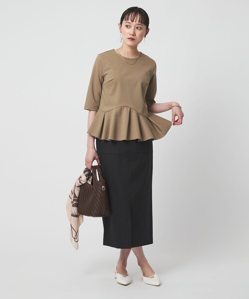 green label relaxing(グリーンレーベルリラクシング)の「イレヘム ペプラム ポンチ プルオーバー カットソー 接触冷感 UVカット(Tシャツ/カットソー・レディース・ベージュ/オフホワイト/ブラック・FREE)」の9枚目の写真