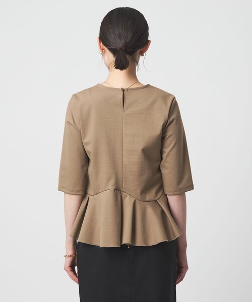 green label relaxing(グリーンレーベルリラクシング)の「イレヘム ペプラム ポンチ プルオーバー カットソー 接触冷感 UVカット(Tシャツ/カットソー・レディース・ベージュ/オフホワイト/ブラック・FREE)」の13枚目の写真