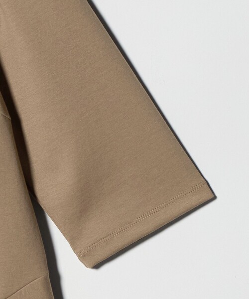 green label relaxing(グリーンレーベルリラクシング)の「イレヘム ペプラム ポンチ プルオーバー カットソー 接触冷感 UVカット(Tシャツ/カットソー・レディース・ベージュ/オフホワイト/ブラック・FREE)」の17枚目の写真