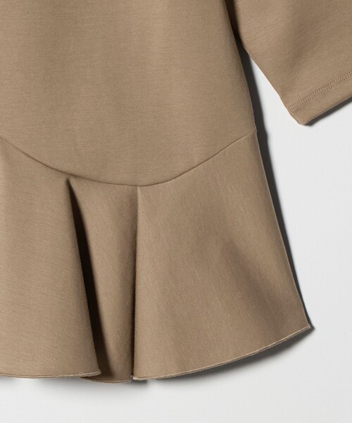 green label relaxing(グリーンレーベルリラクシング)の「イレヘム ペプラム ポンチ プルオーバー カットソー 接触冷感 UVカット(Tシャツ/カットソー・レディース・ベージュ/オフホワイト/ブラック・FREE)」の18枚目の写真