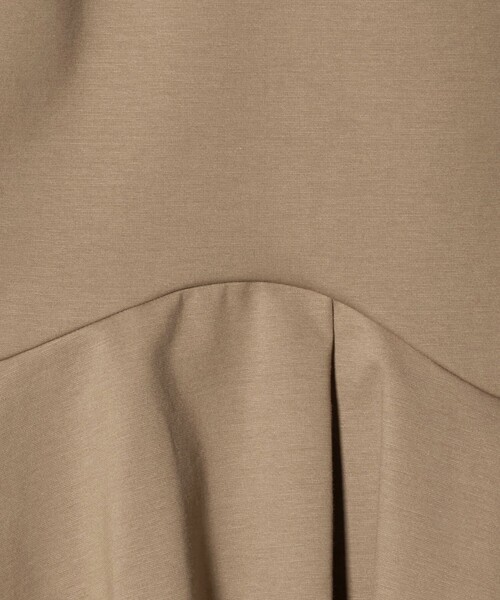 green label relaxing(グリーンレーベルリラクシング)の「イレヘム ペプラム ポンチ プルオーバー カットソー 接触冷感 UVカット(Tシャツ/カットソー・レディース・ベージュ/オフホワイト/ブラック・FREE)」の20枚目の写真