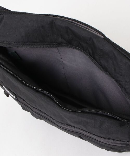 CHROME（クローム）の「［ CHROME / クローム ］BOT FLAP SLING 5L / ボット フラップ スリング 5リットル 耐水 ボディバッグ 容量：5L（ボディバッグ/ウエストポーチ・メンズ・ブラック・FREE）」の11枚目の写真