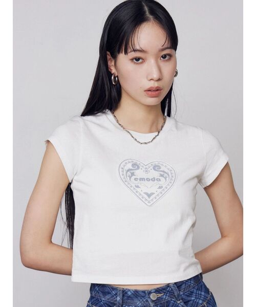 EMODA（エモダ）の「エンブレムハートパッチTシャツ（Tシャツ/カットソー・レディース・ブラック/ブルー/ピンク/ホワイト・FREE）」の2枚目の写真