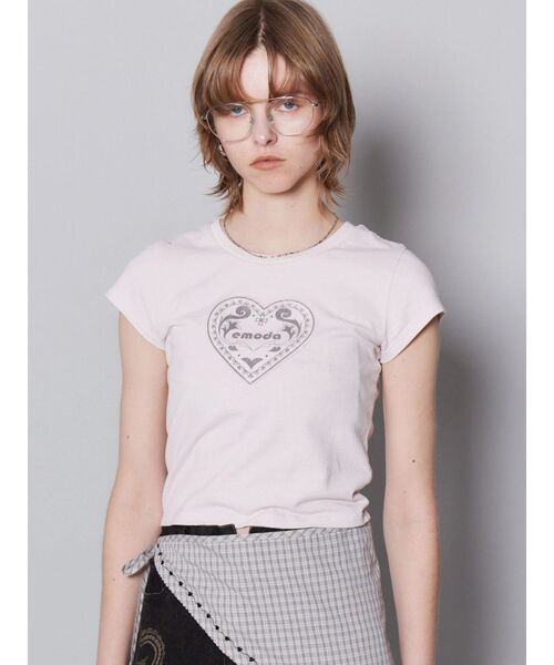 EMODA（エモダ）の「エンブレムハートパッチTシャツ（Tシャツ/カットソー・レディース・ブラック/ブルー/ピンク/ホワイト・FREE）」の4枚目の写真